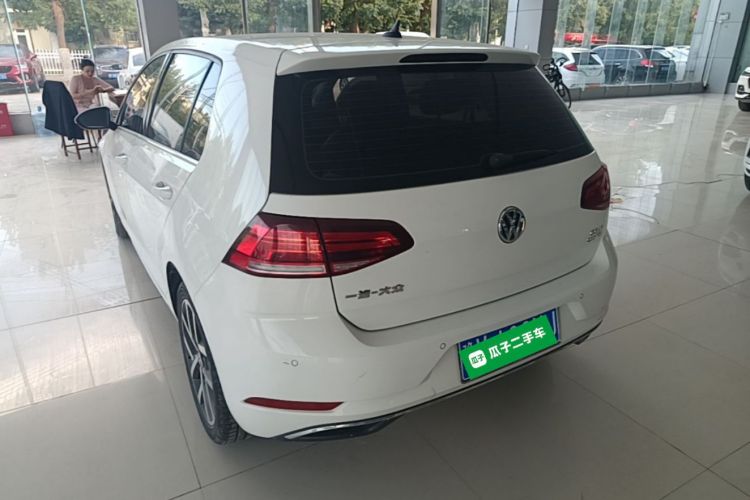 Volkswagen Golf 2020 car image #5