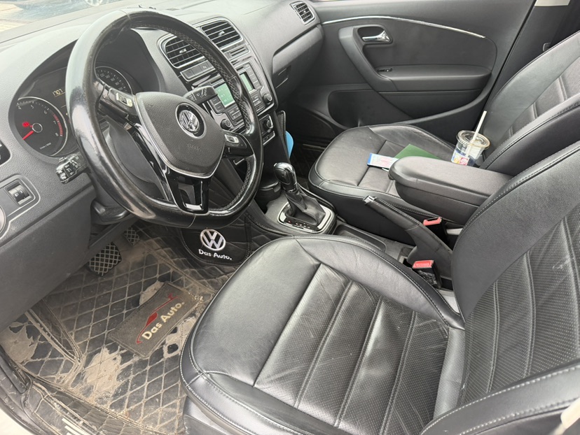Volkswagen Polo 2015 car image #4