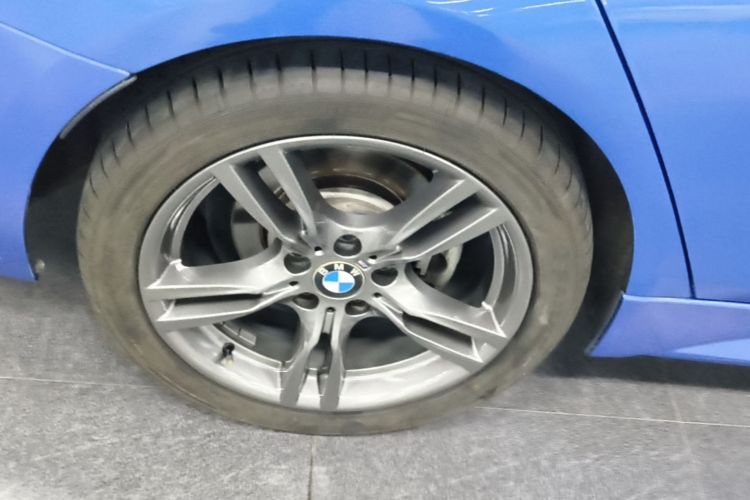 BMW 3 Series 2019 car image #10