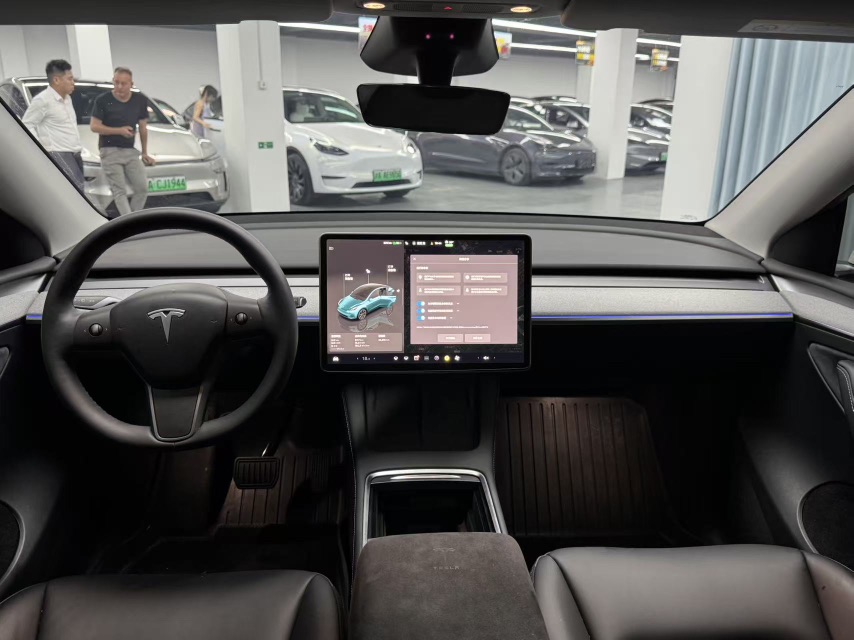 Tesla Model Y 2024 #4 Tesla Model Y 2024 car image #4