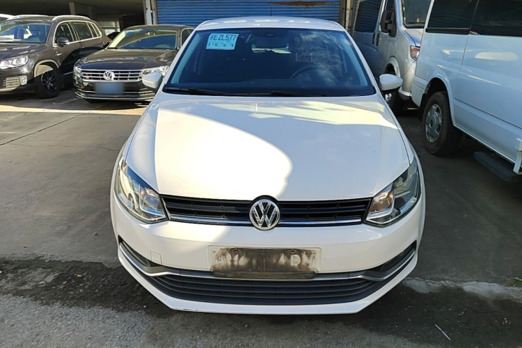 Volkswagen Polo 2015 car image #3
