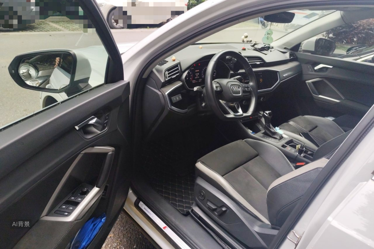 Audi Q3 2020 car image #18