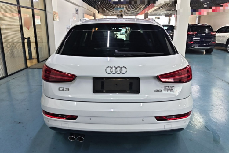 Audi Q3 2018 car image #4