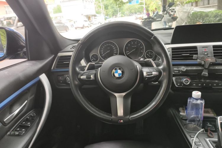 BMW 3 Series 2018 car image #12