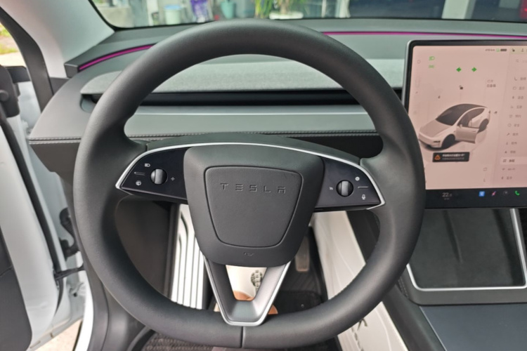 Tesla Model Y 2025 #11 Tesla Model Y 2025 car image #11