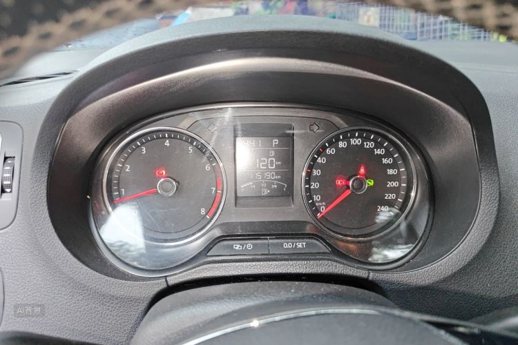 Volkswagen Polo 2016 car image #13