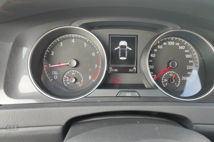 Volkswagen Golf 2020 car image #13