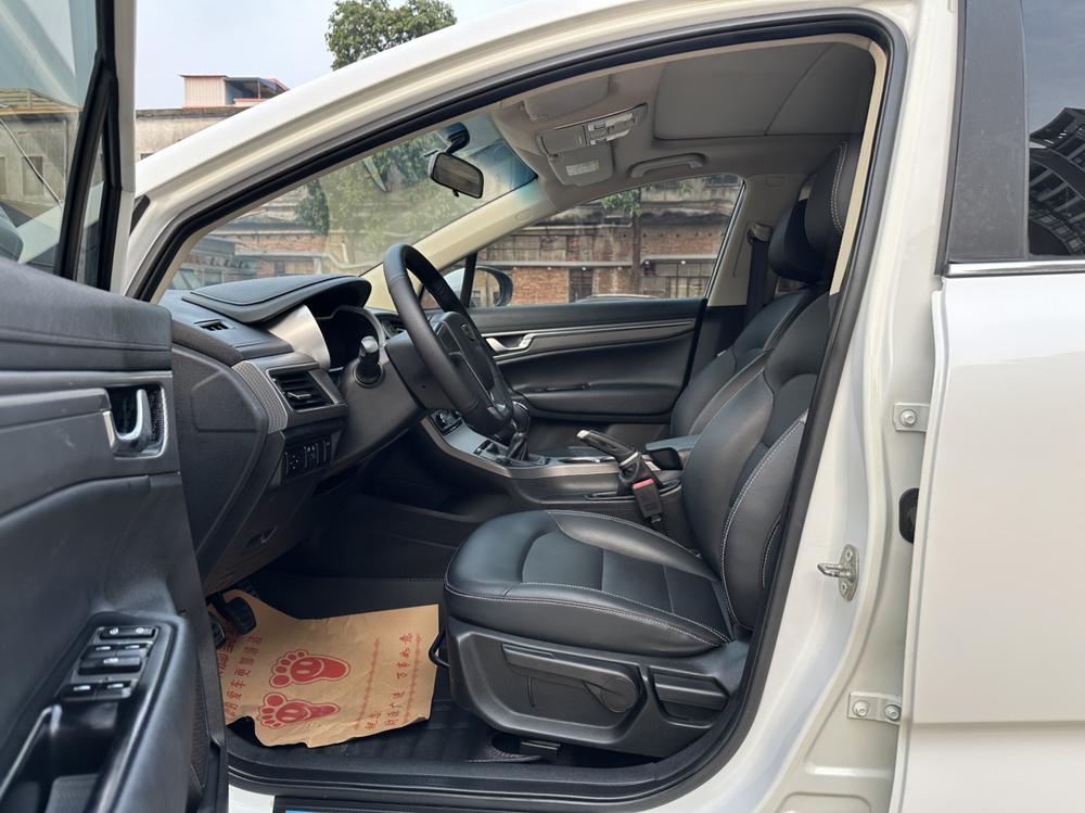 GEELY Emgrand GS 2016 car image #10