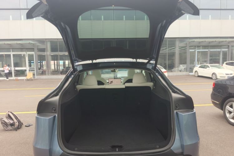 Tesla Model Y 2025 #19 Tesla Model Y 2025 car image #19