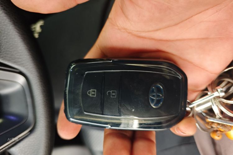 Toyota Corolla Cross 2024 изображение автомобиля #10