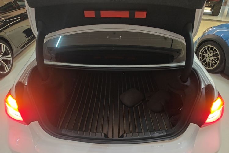 BMW 3 Series 2017 #19 BMW 3 Series 2017 car image #19