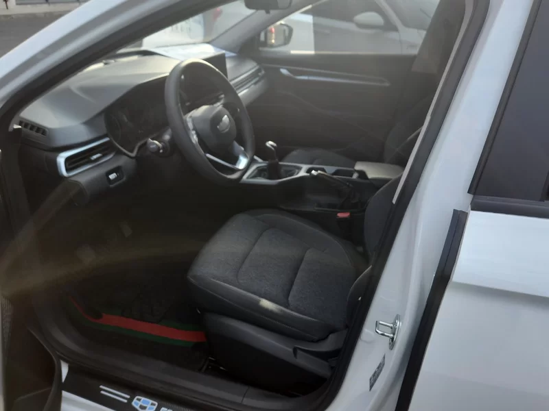 GEELY Emgrand 2025 image de voiture #11