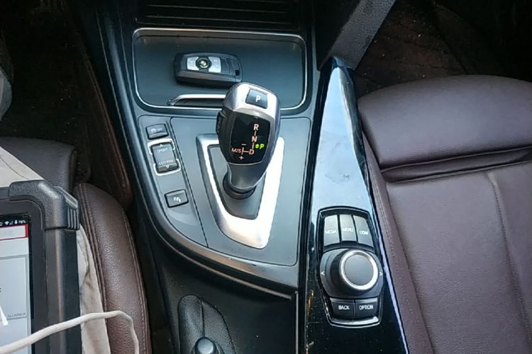 BMW 3 Series 2018 #14 BMW 3 Series 2018 car image #14
