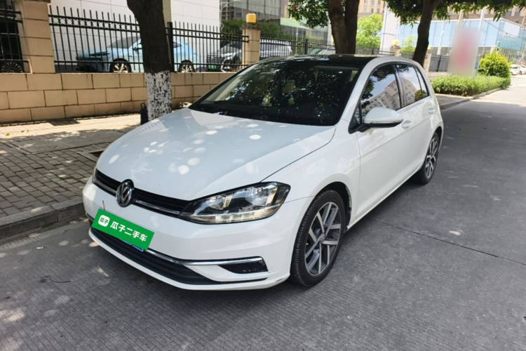 Volkswagen Golf 2020 car image #2