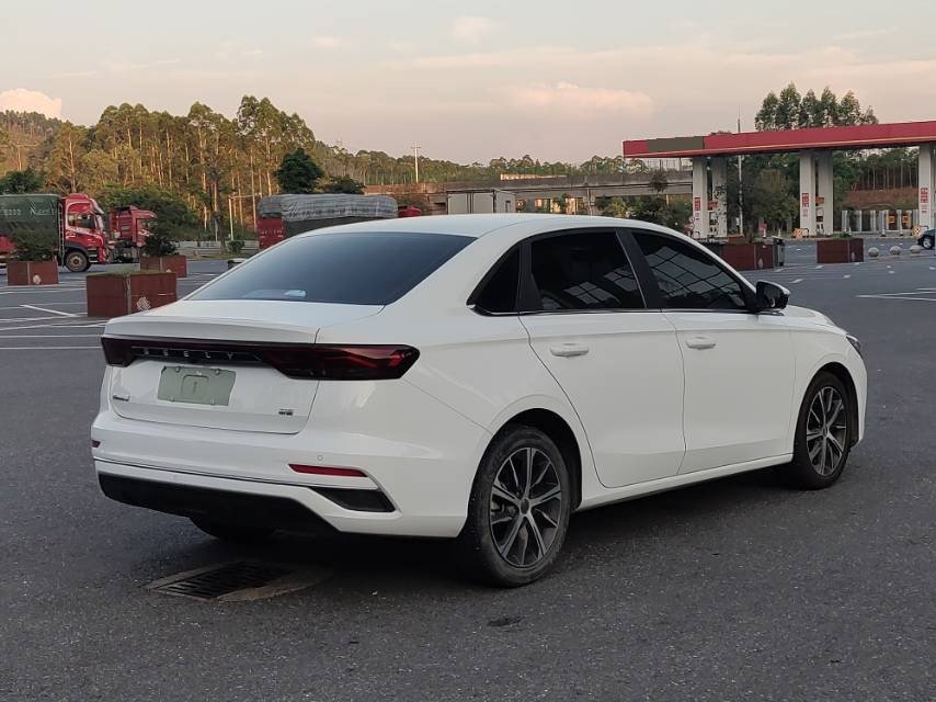 GEELY Emgrand 2022 #4 GEELY Emgrand 2022 imagen de coche #4
