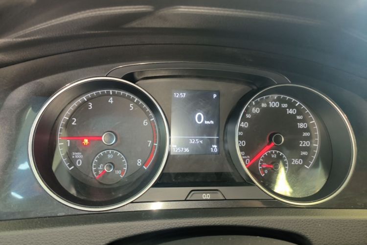 Volkswagen Golf 2017 car image #12
