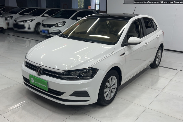 Volkswagen Polo 2022 car image #2