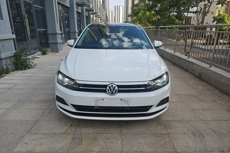 Volkswagen Polo 2021 car image #3