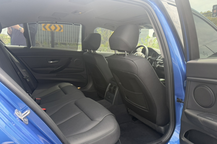 BMW 3 Series 2017 صورة سيارة #13