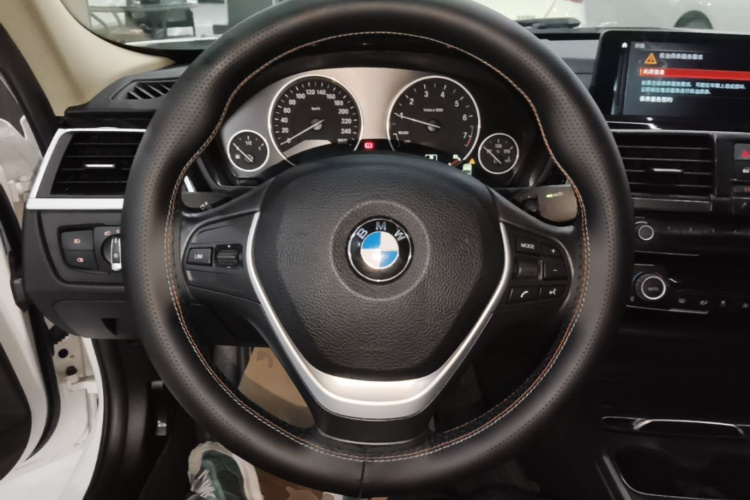 BMW 3 Series 2019 car image #11