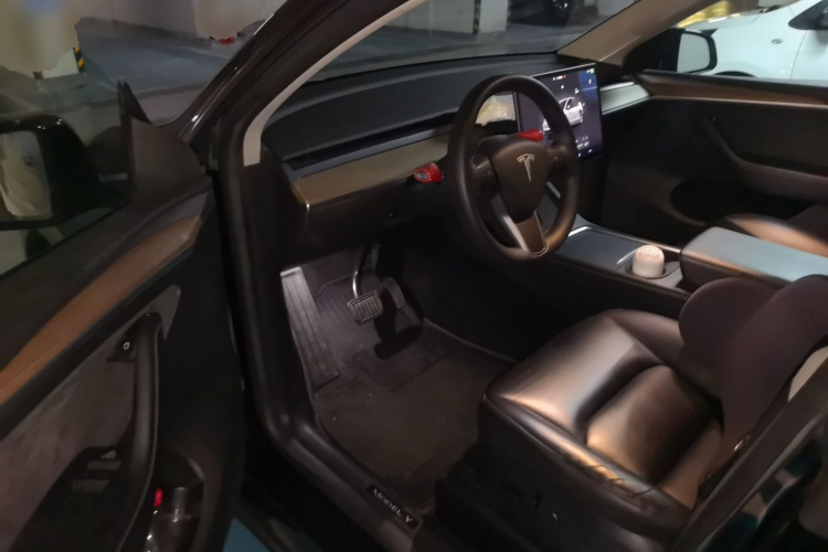 Tesla Model Y 2023 #9 Tesla Model Y 2023 car image #9