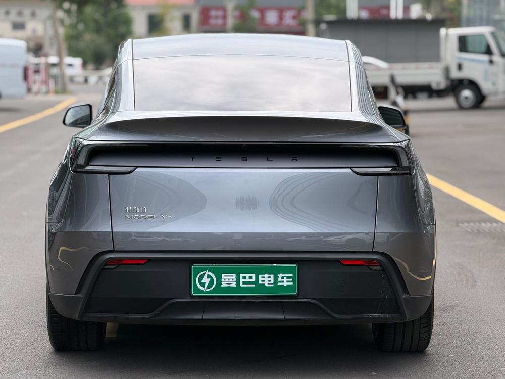 Tesla Model Y 2025 #6 Tesla Model Y 2025 car image #6