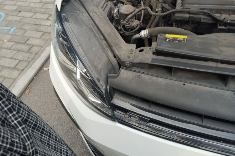 Volkswagen Golf 2020 car image #8