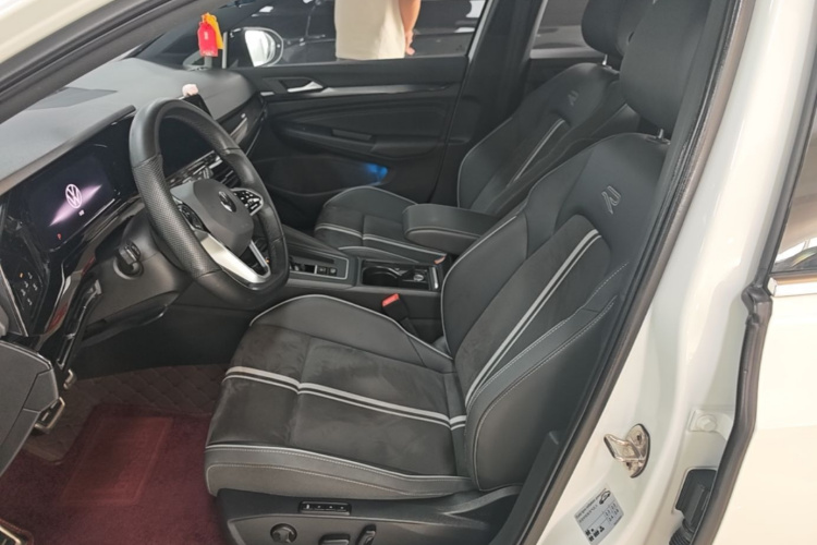 Volkswagen Golf 2022 car image #15