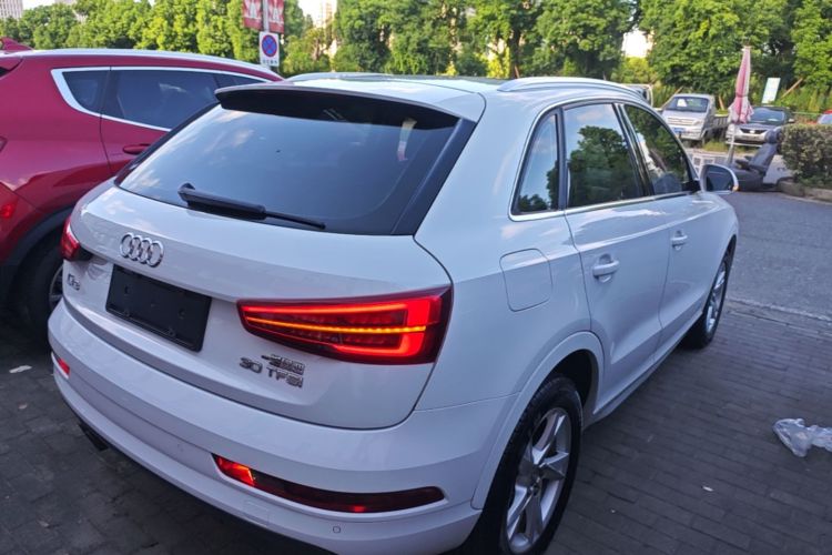 Audi Q3 2016 car image #7