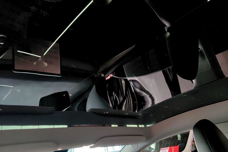 Tesla Model Y 2022 car image #18