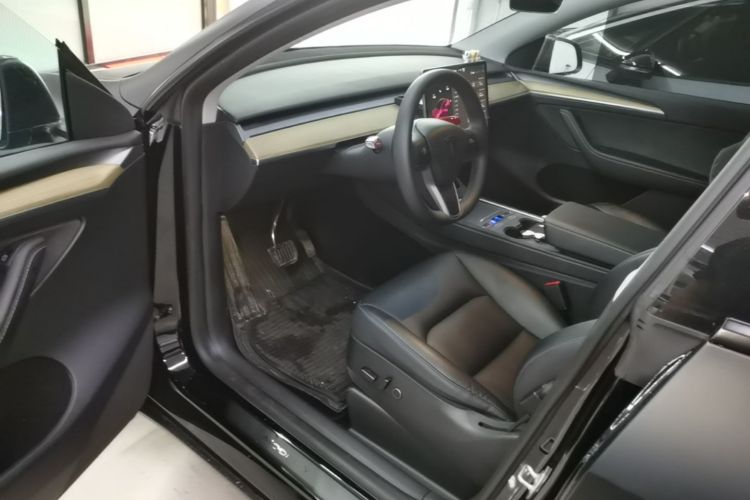Tesla Model Y 2023 #16 Tesla Model Y 2023 car image #16