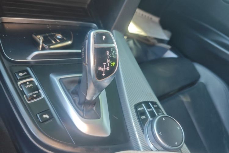 BMW 3 Series 2018 #18 BMW 3 Series 2018 car image #18