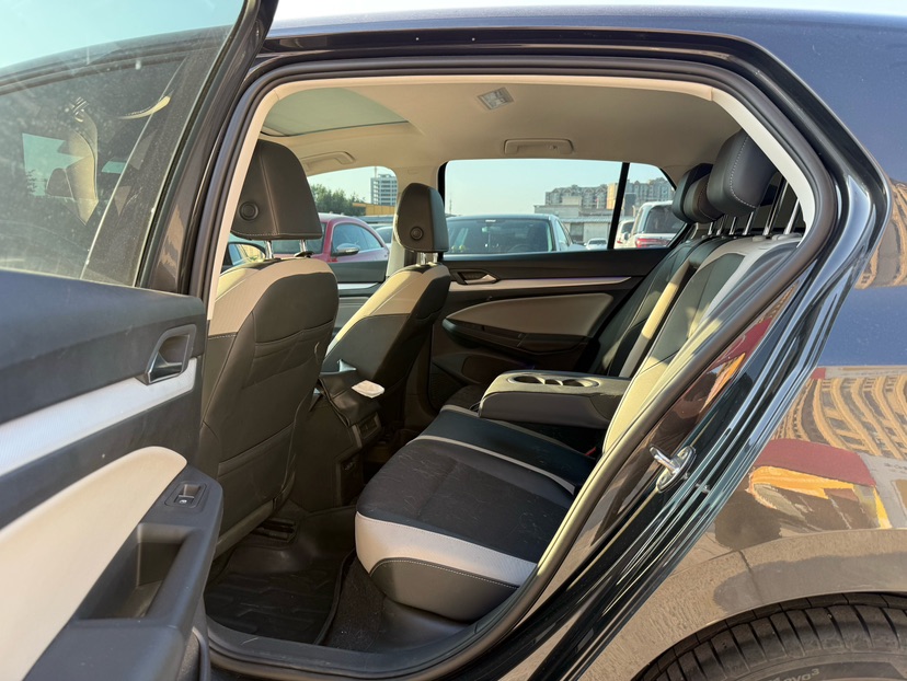 Volkswagen Golf 2022 car image #7