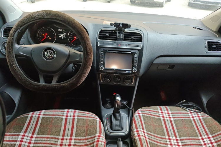 Volkswagen Polo 2015 #12 Volkswagen Polo 2015 car image #12