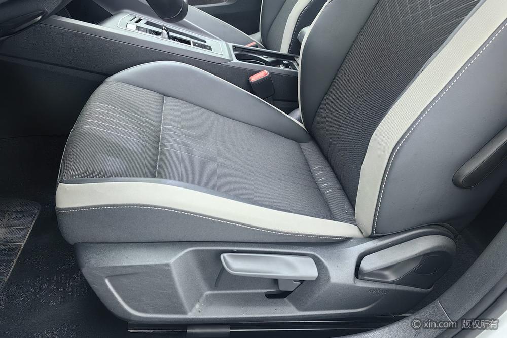 Volkswagen Golf 2021 car image #19