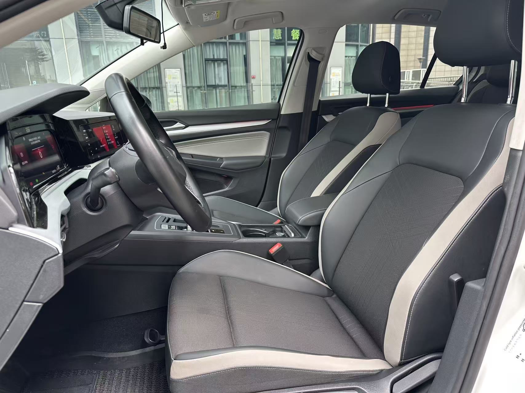Volkswagen Golf 2021 car image #3