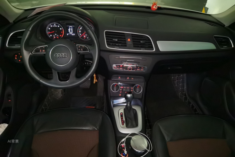 Audi Q3 2019 car image #11