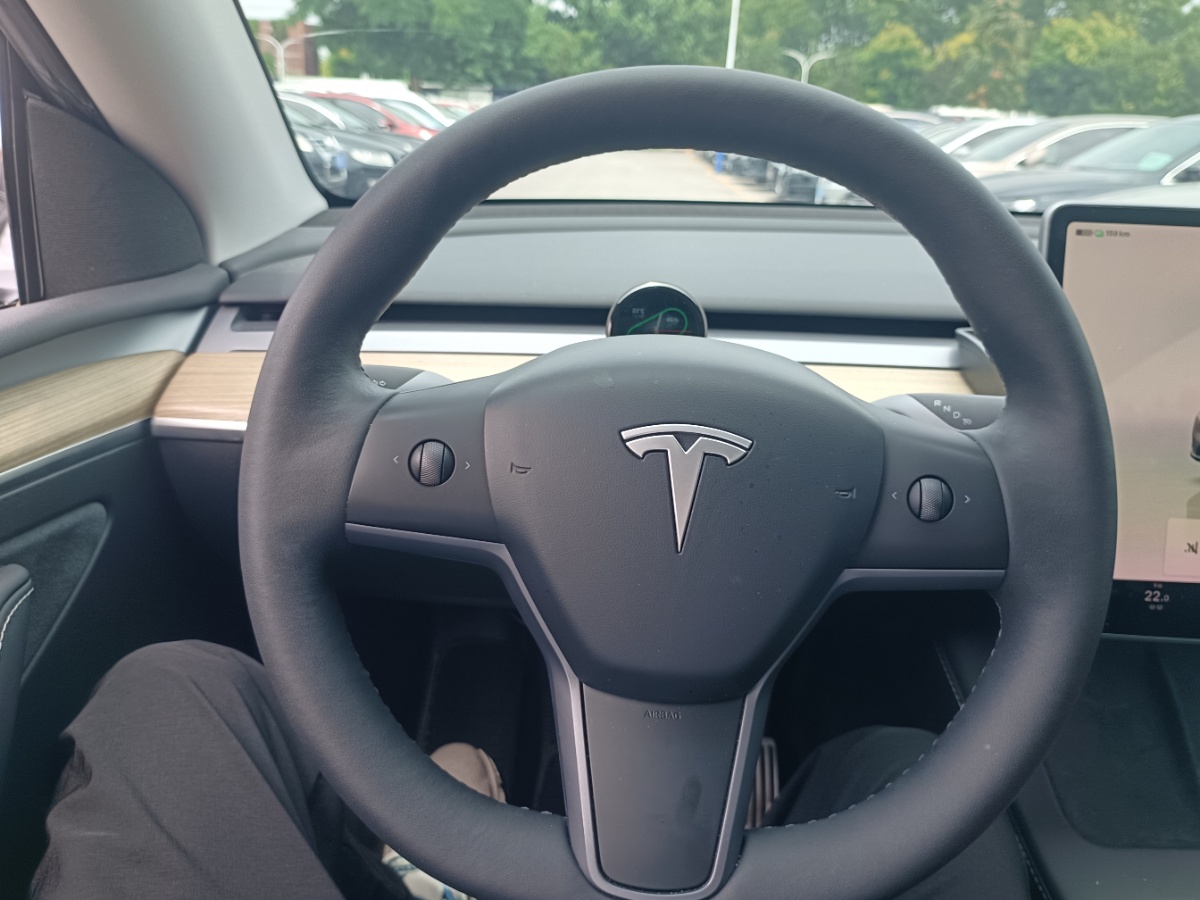 Tesla Model Y 2023 #3 Tesla Model Y 2023 car image #3