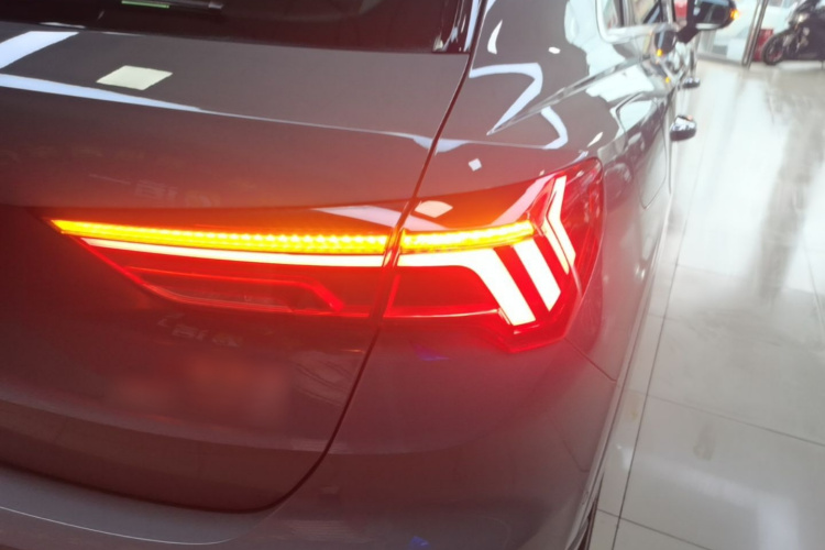 Audi Q3 2025 car image #8