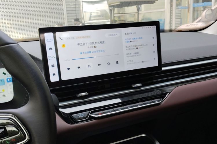 GEELY Emgrand 2025 #13 GEELY Emgrand 2025 car image #13