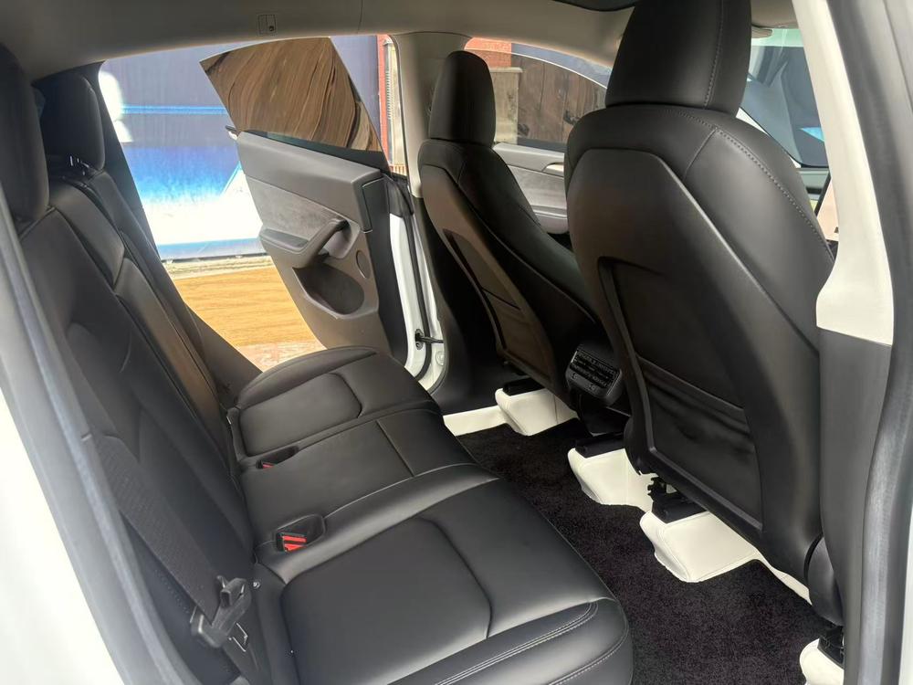 Tesla Model Y 2023 car image #21