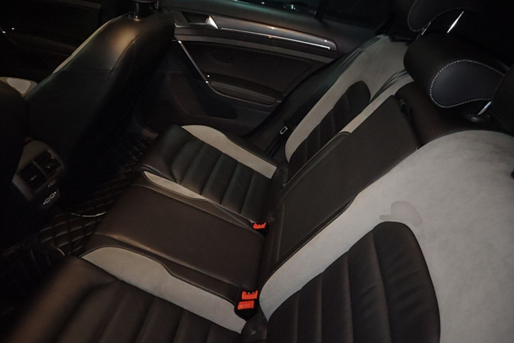 Volkswagen Golf 2020 car image #17