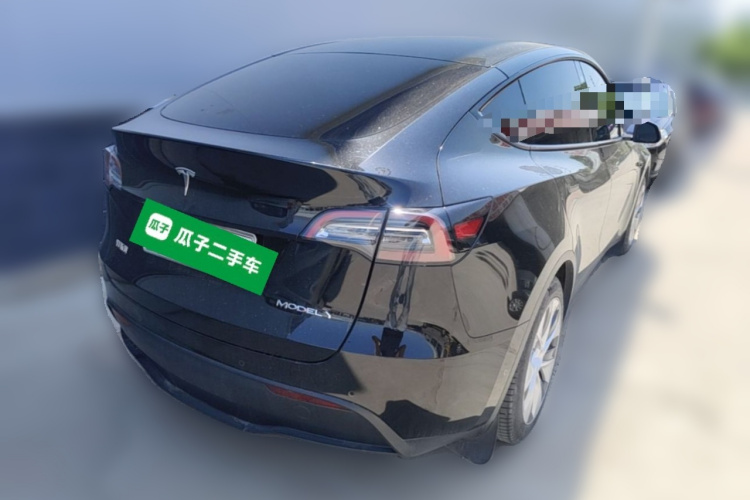 Tesla Model Y 2023 car image #7