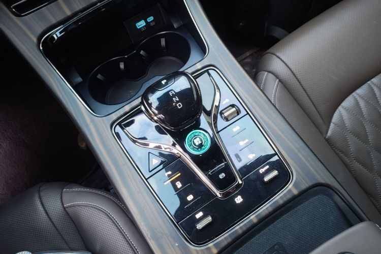 BYD Han 2022 car image #18