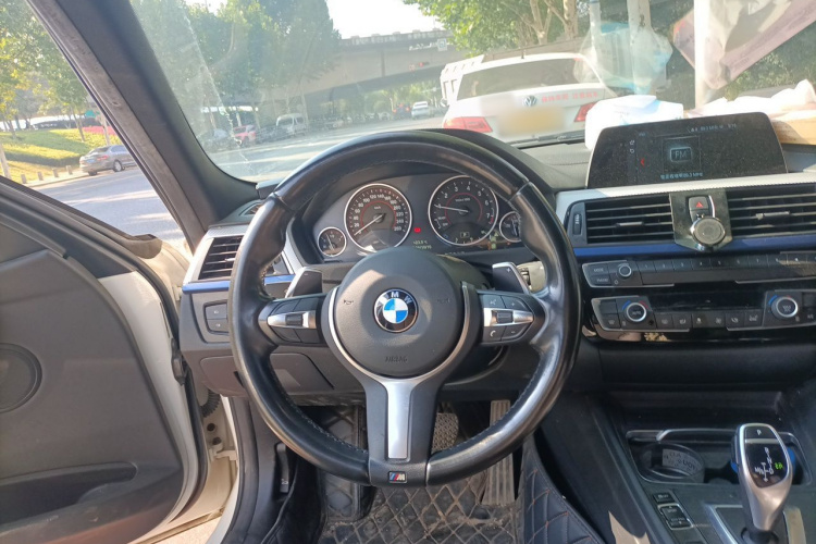 BMW 3 Series 2019 #11 BMW 3 Series 2019 صورة سيارة #11