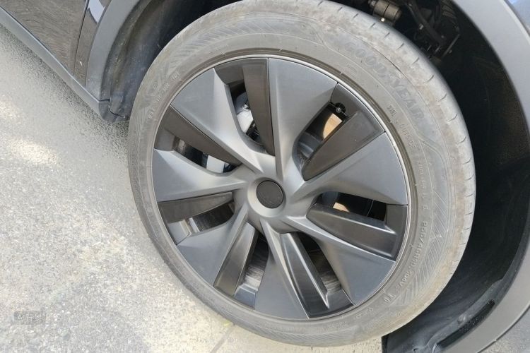 Tesla Model Y 2024 car image #9