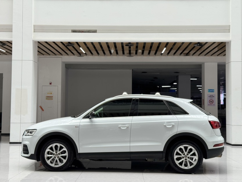 Audi Q3 2016 car image #8