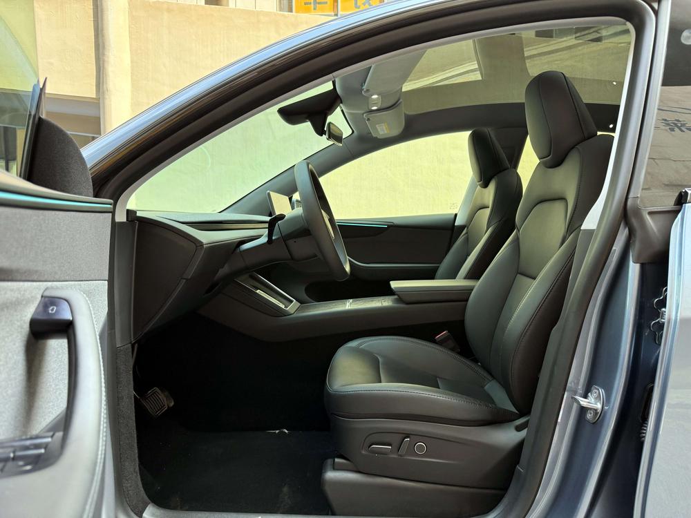 Tesla Model Y 2025 #14 Tesla Model Y 2025 car image #14