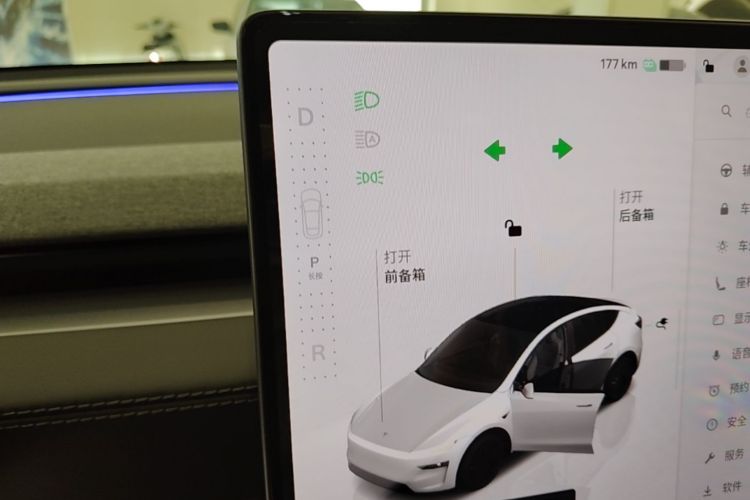 Tesla Model Y 2025 #14 Tesla Model Y 2025 car image #14