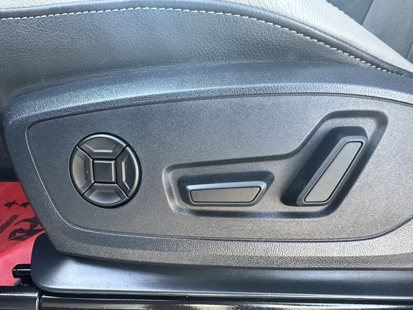 Audi Q3 2023 car image #11